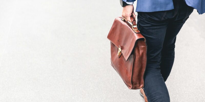 Orthopädische Schuhe im Arbeitsalltag: Warum gesunde Füße produktiver machen